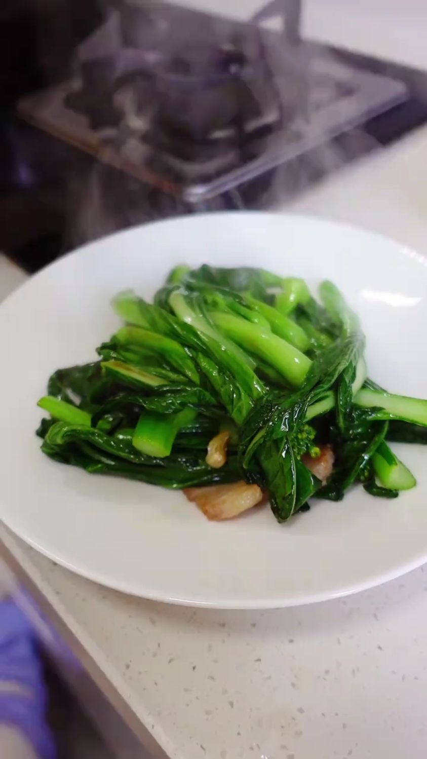 分享一道饭店版的生炒菜心的做法