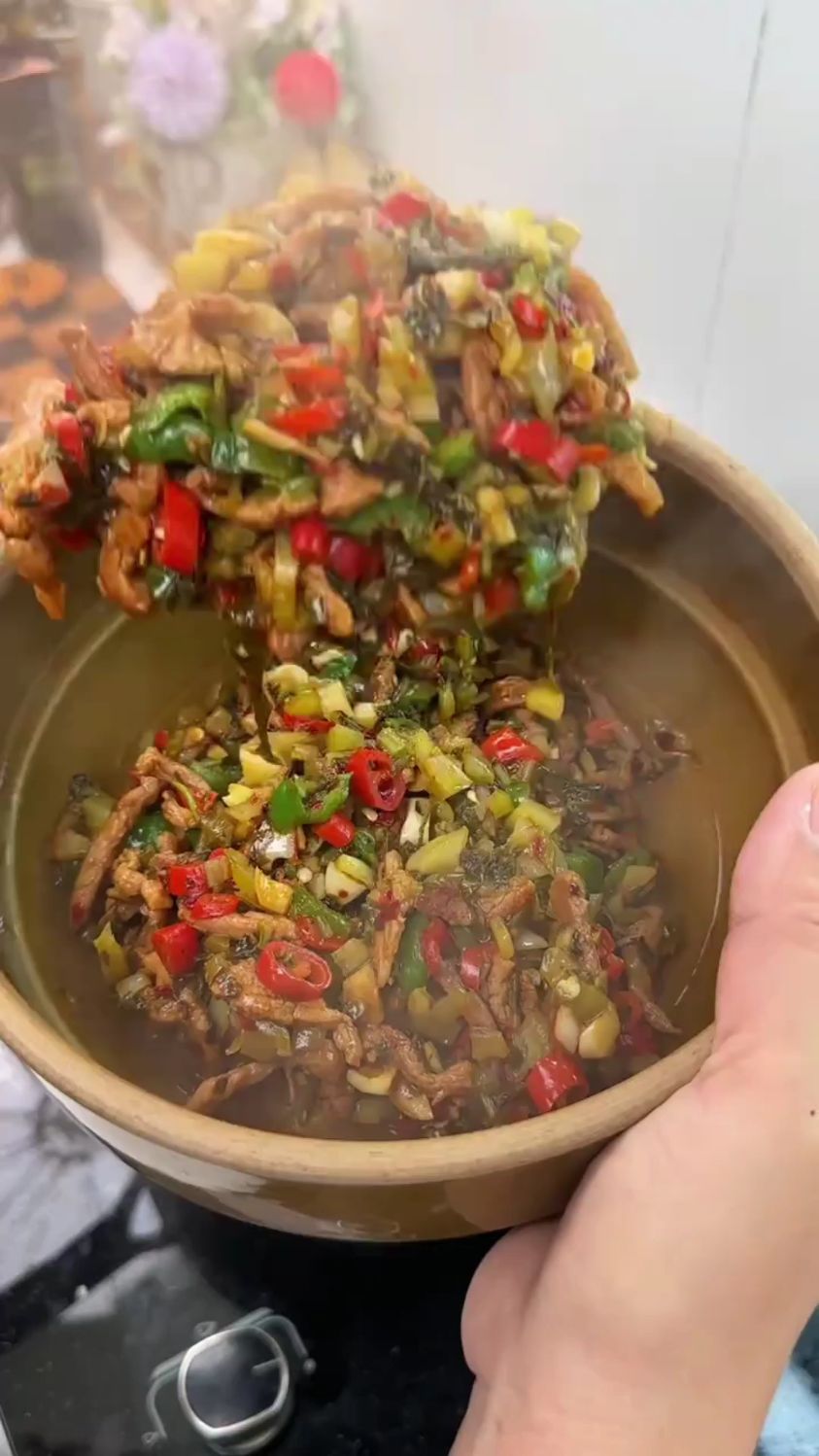 分享一道酸菜炒肉丝的做法