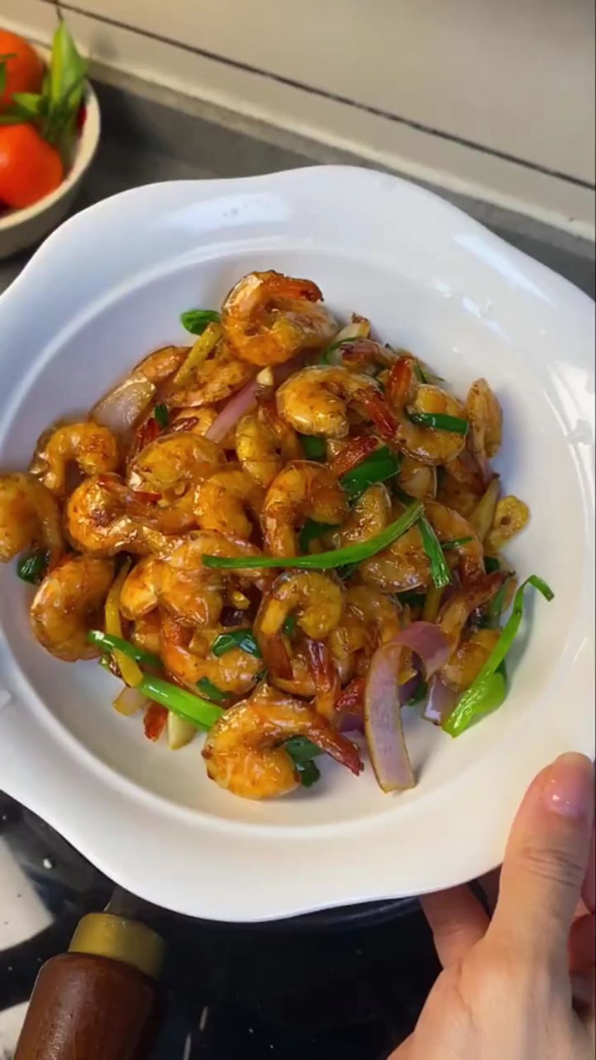 分享一道简单又好吃的香葱炒虾做法