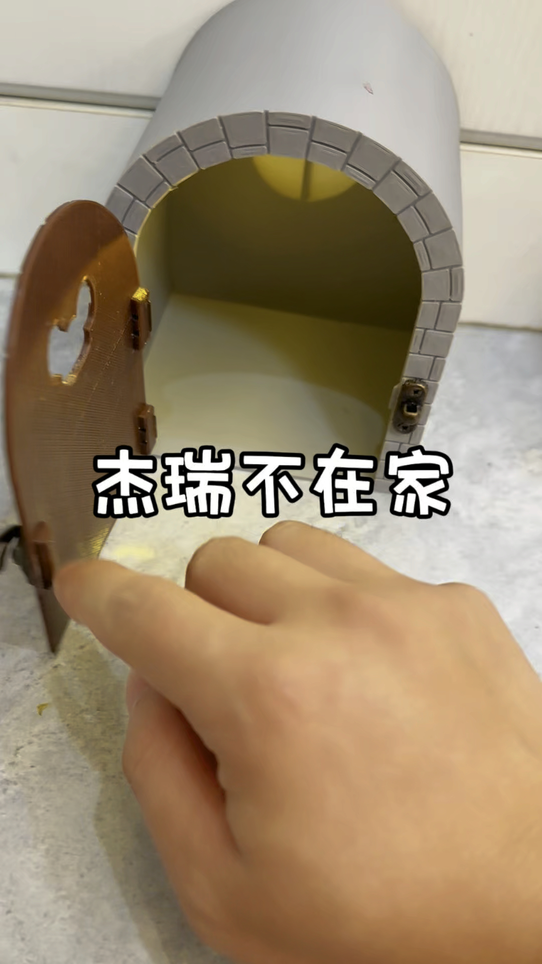杰瑞不在家,他被汤姆猫追着到处跑