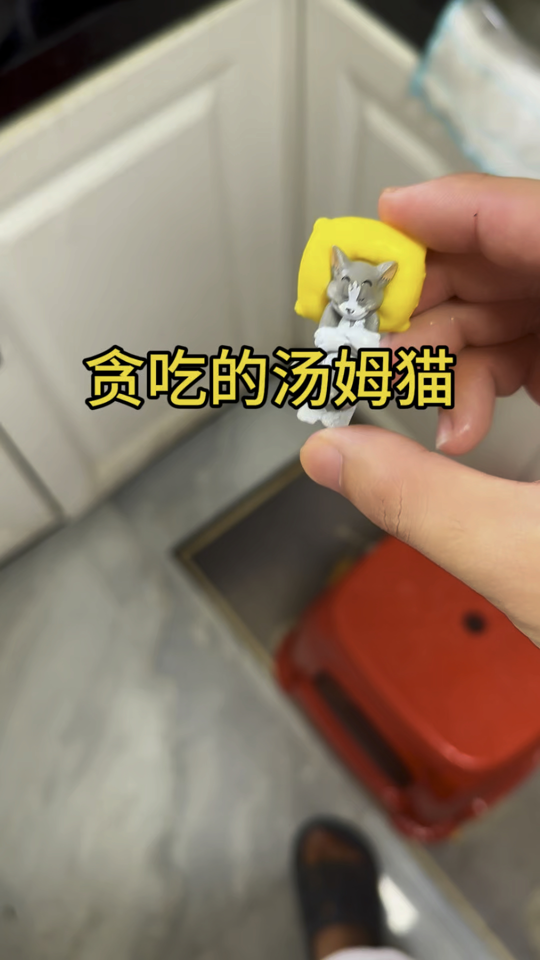 汤姆猫吃了太多的虾变成了小怪物虾猫