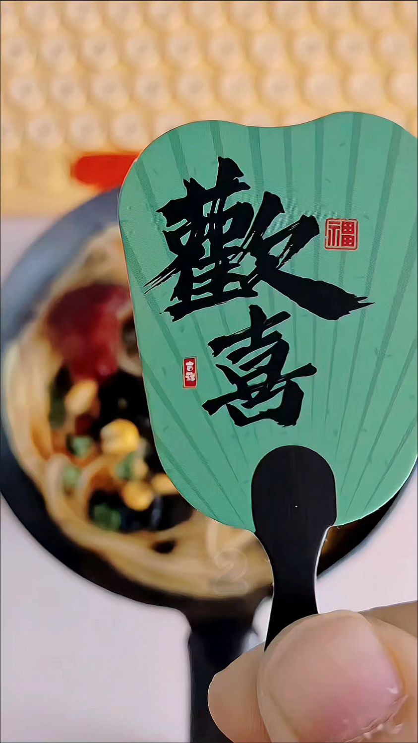 《神仙搭配!红烧肉+面条竟能越吃越瘦?2025爆火减脂餐揭秘》