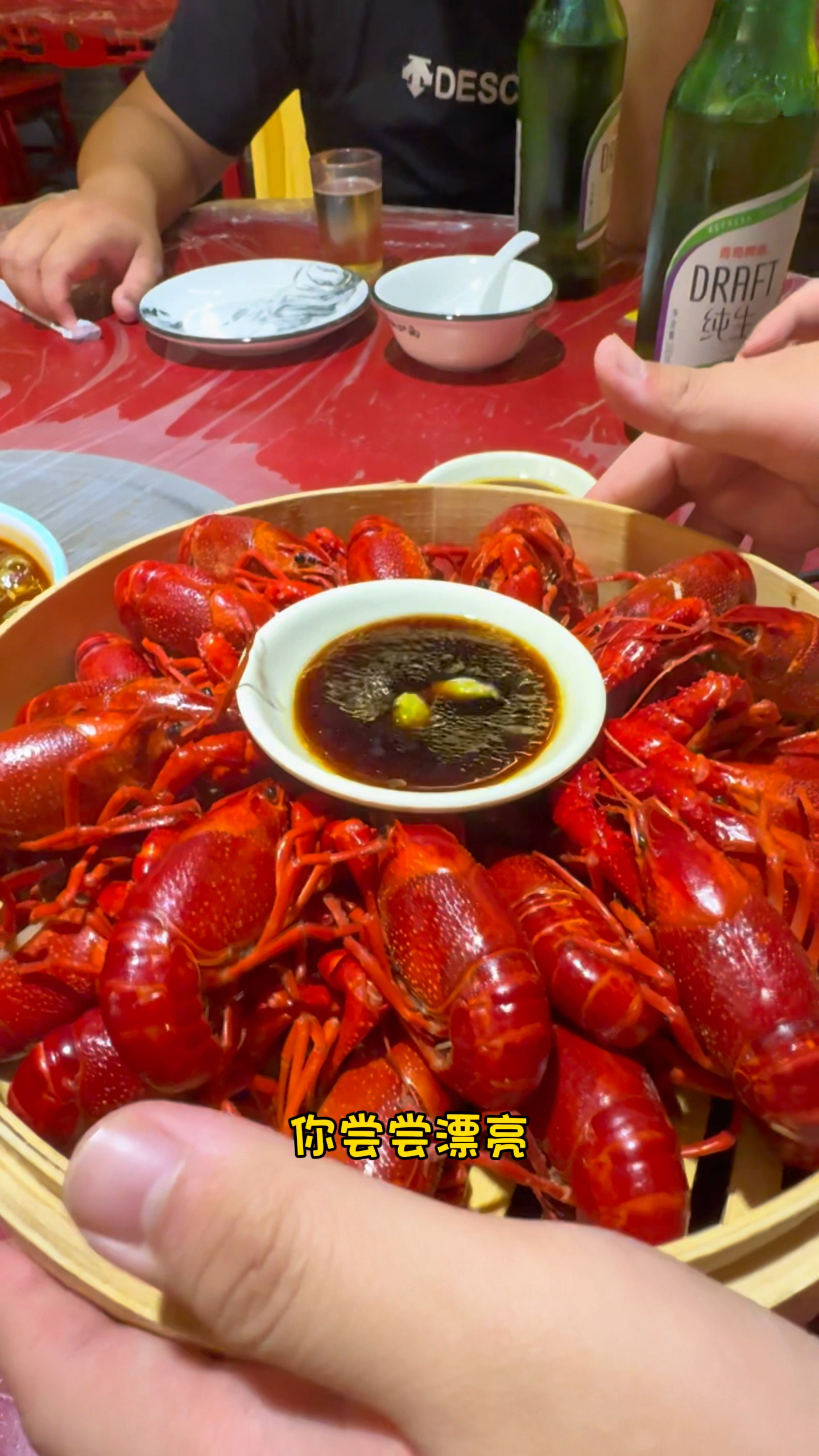 崇明街头探一家老牌龙虾馆,龙虾鲜活下锅肉质饱满Q弹!