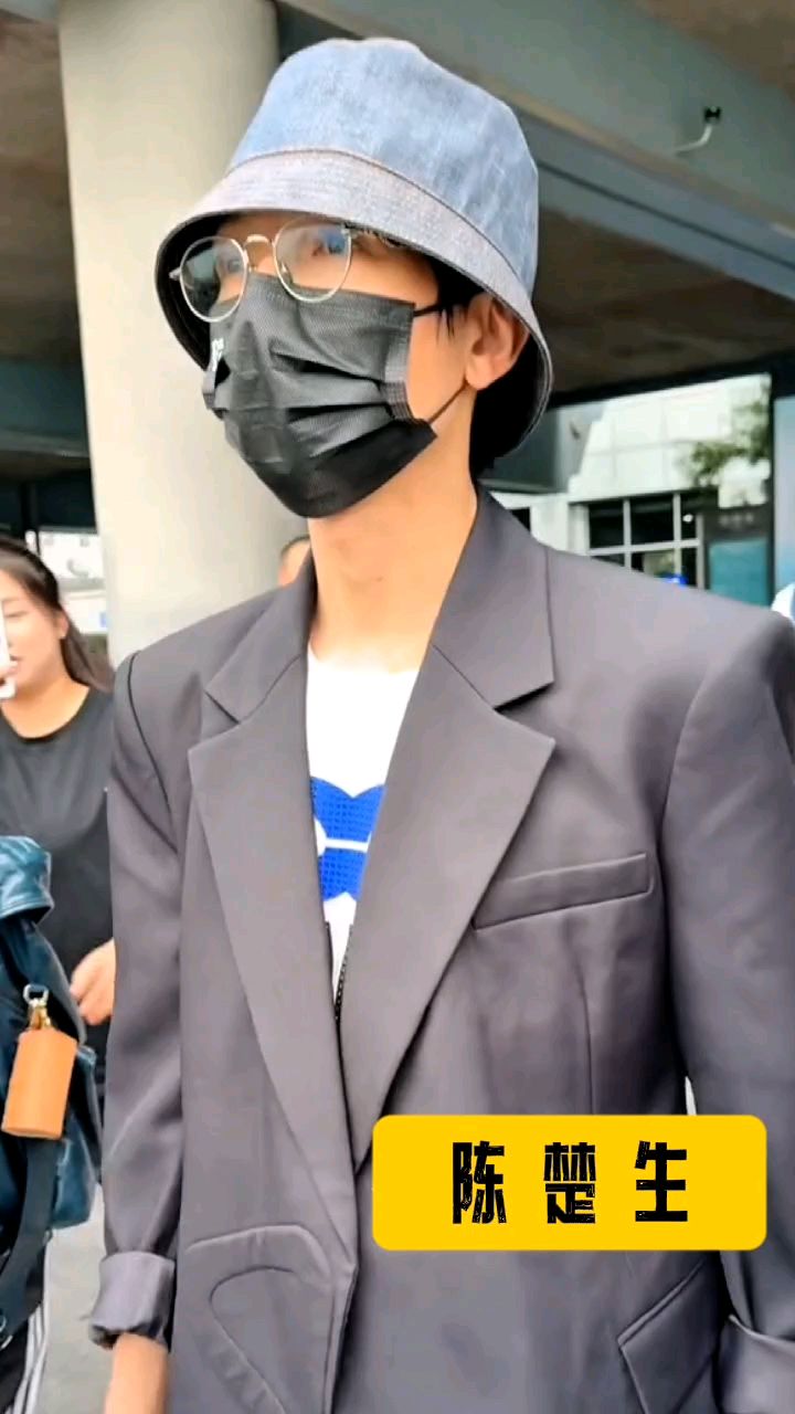 陈楚生穿西装戴渔夫帽真好看,稳重又时尚!