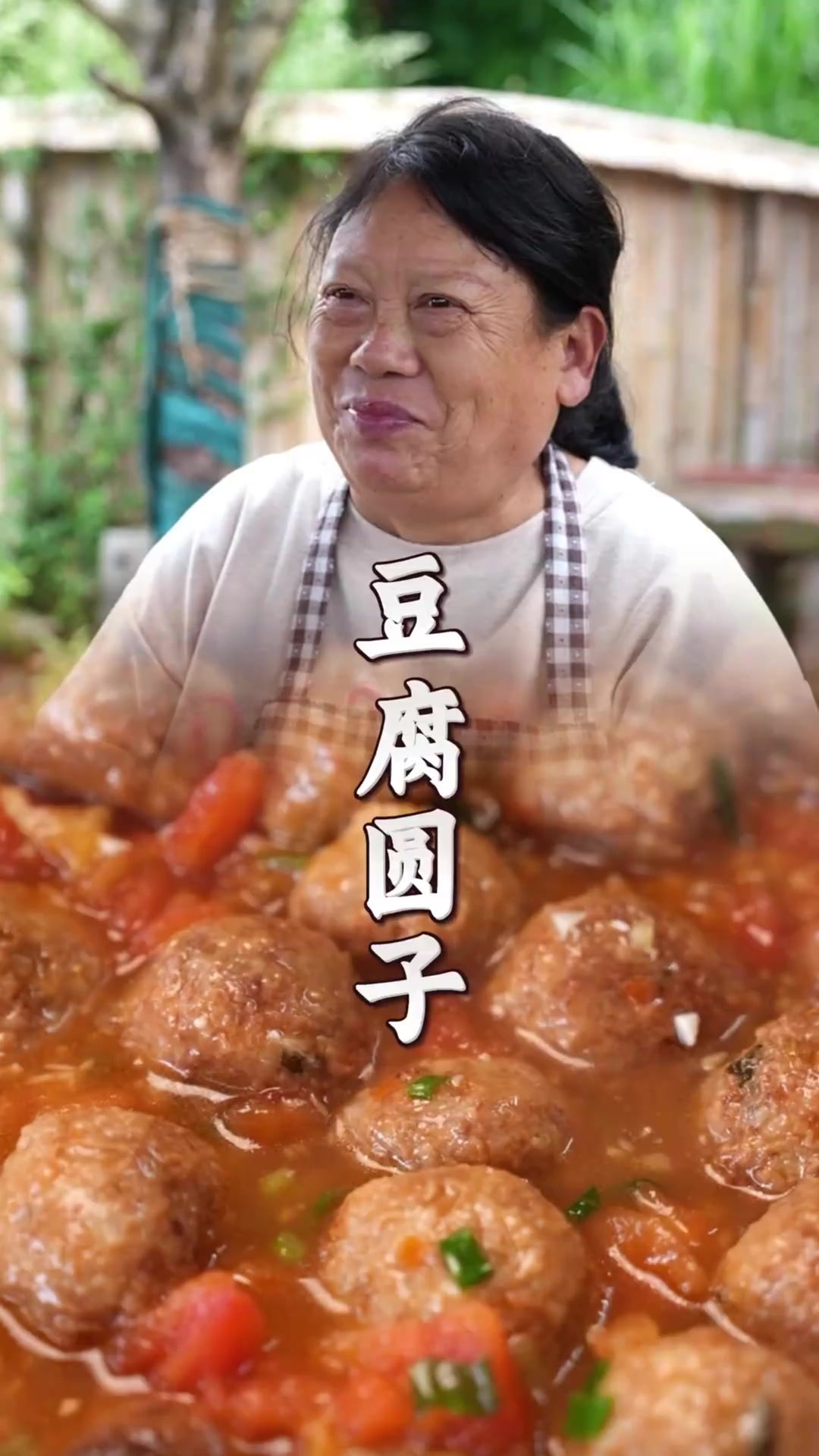 大家别再做水煮豆腐了,来看看我做的豆腐圆子下饭超好吃!