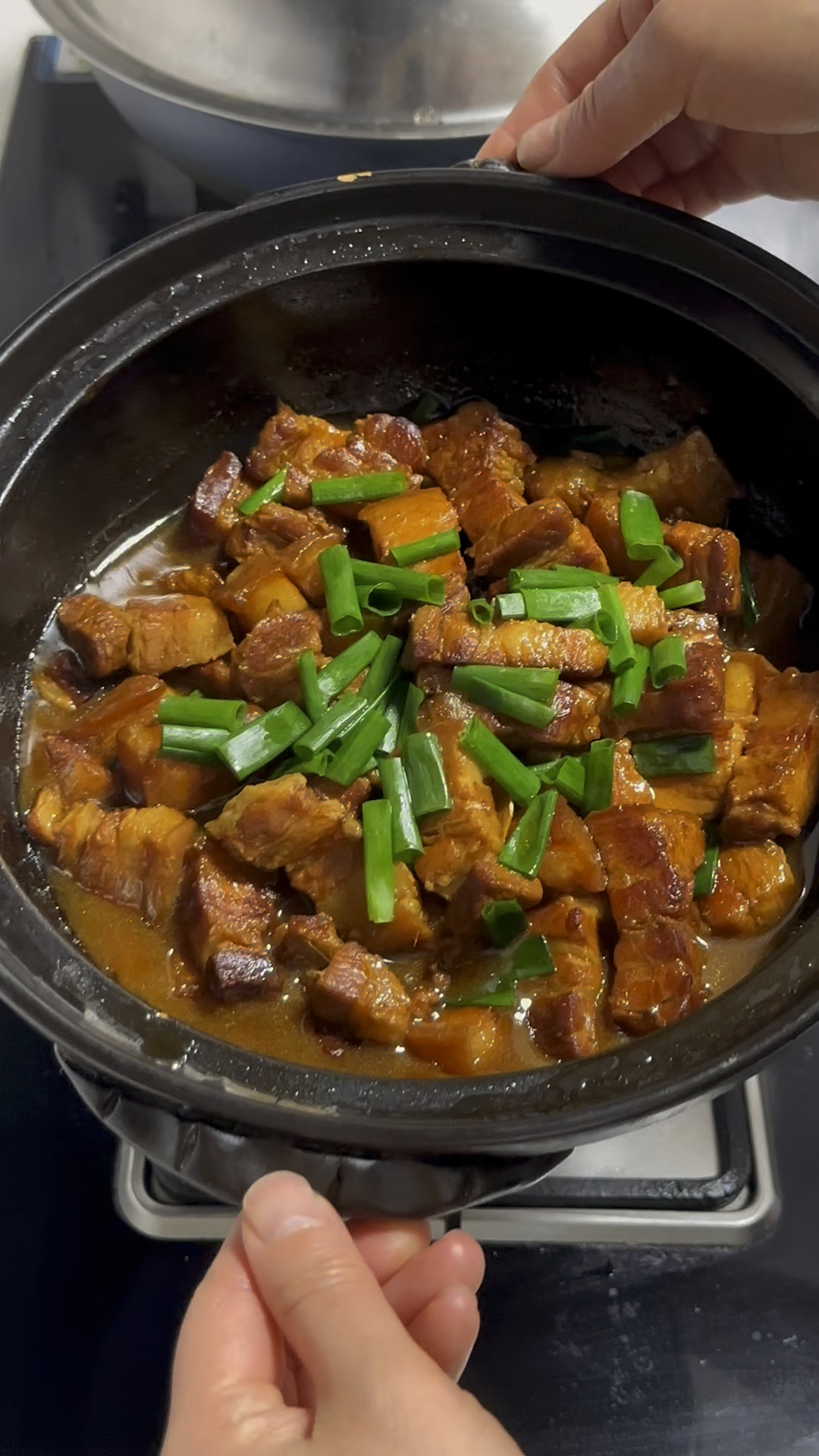 午餐的完美组合,肥而不腻的五花肉和小炒时令蔬菜,爱惨了!