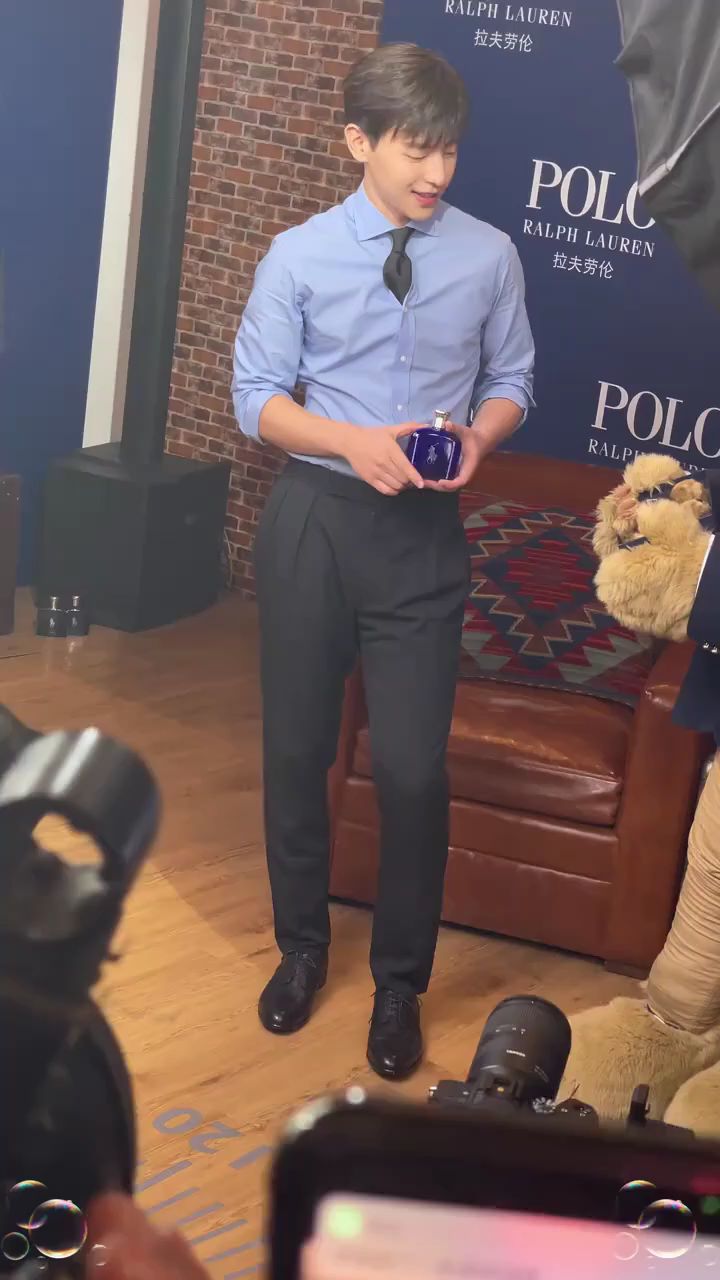 邓伦参加品牌活动