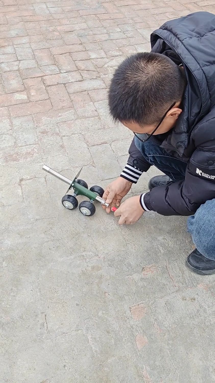 大哥买个放炮神器,结果翻车了,太搞笑