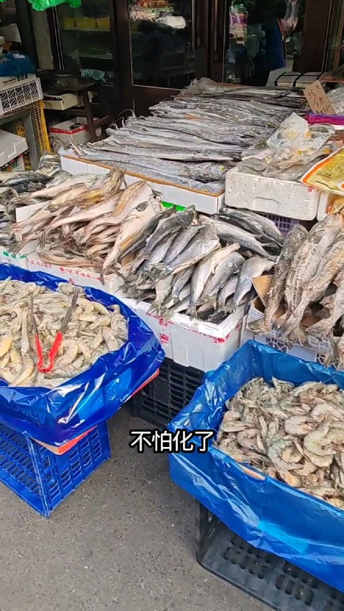 开八手汽车逛汤原农贸市场，这好吃的也太多啦