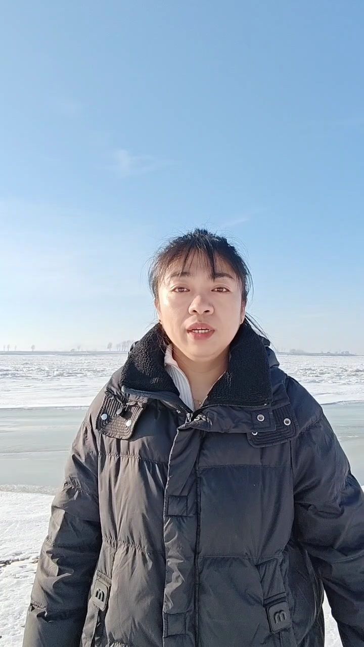 黑龙江汤原县松花江封江，农村猫冬生活，铁锅炖大鹅