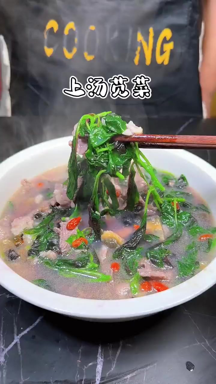 正是吃红苋菜的季节，来做这个上汤苋菜吧！营养又好吃！