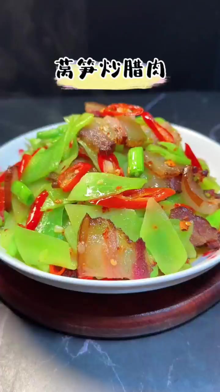 莴笋和腊肉这样做,莴笋脆嫩好吃,太香了,好吃又下饭!
