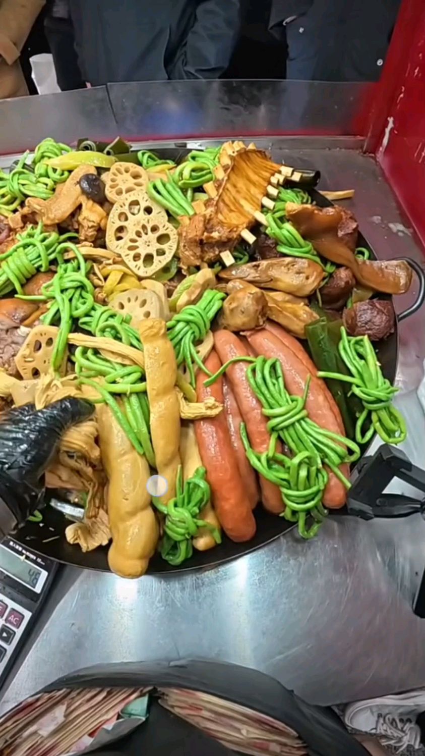 看看这卤味拼盘,有荤有素,是不是很不错