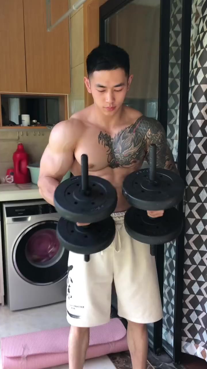 肌肉增长秘籍这三个动作让你事半功倍！