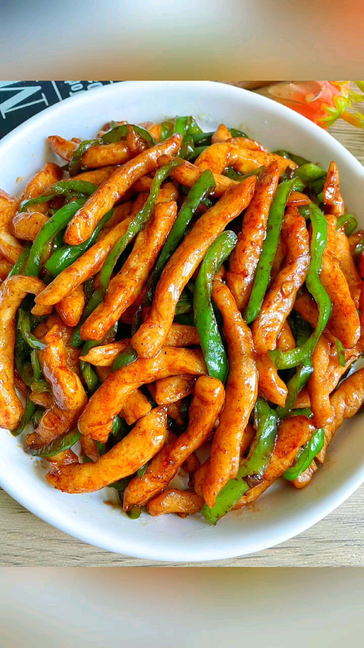 青椒炒鸡胸肉超级下饭的家常菜,做菜我是认真的。