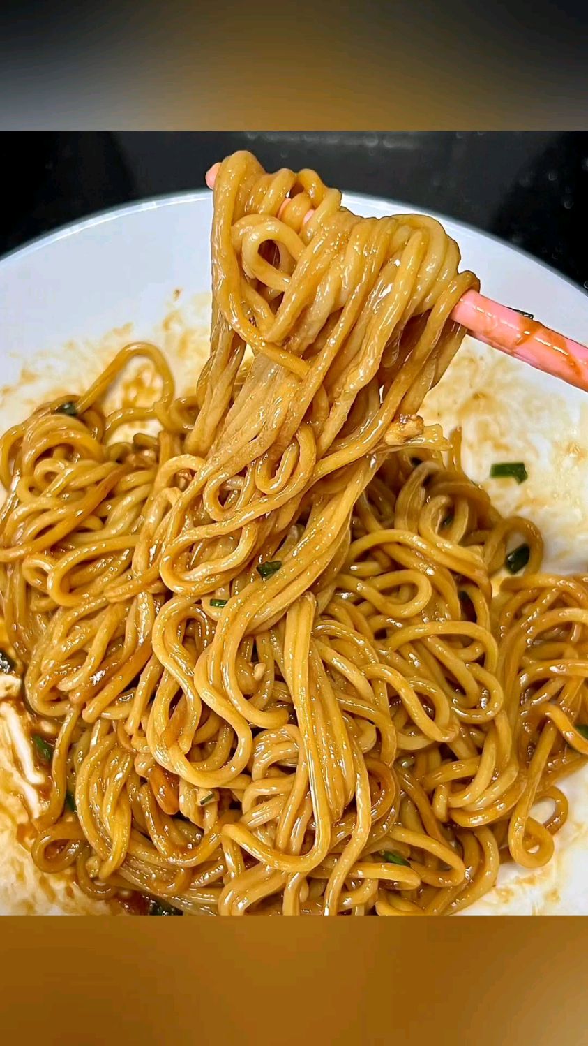 这不就是沙县小吃的飘香拌面吗!!!泰香了。