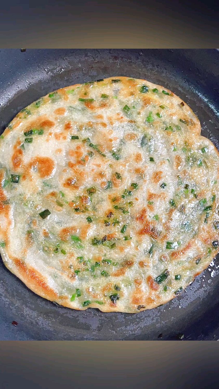 自己做超好吃手抓饼没有难度一次成功,做了两种口味葱香味和原味