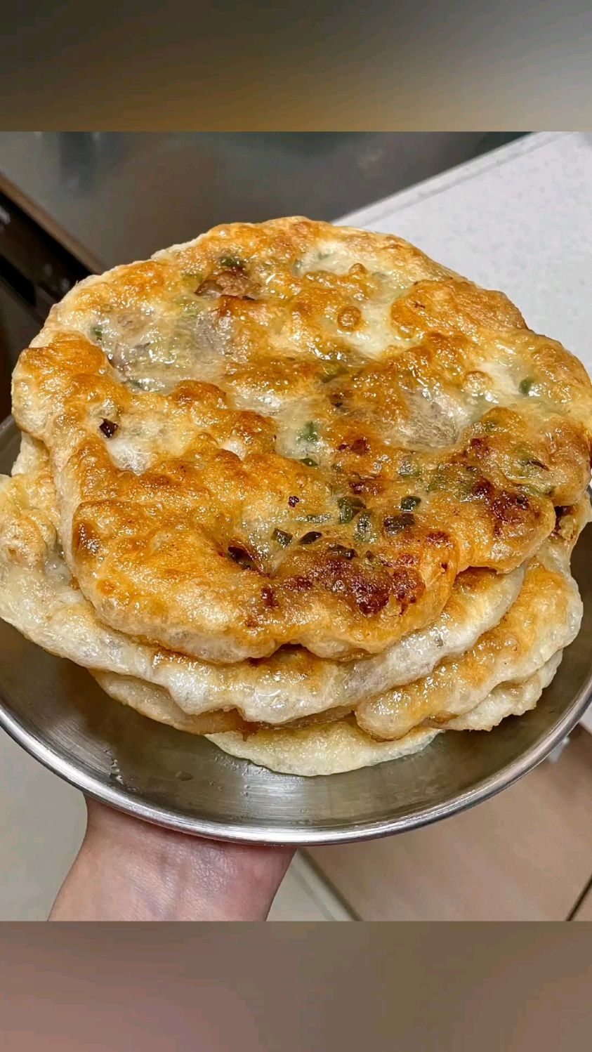 香喷喷的发面葱花肉饼 做法简单又好吃! 留着早餐吃特别香!