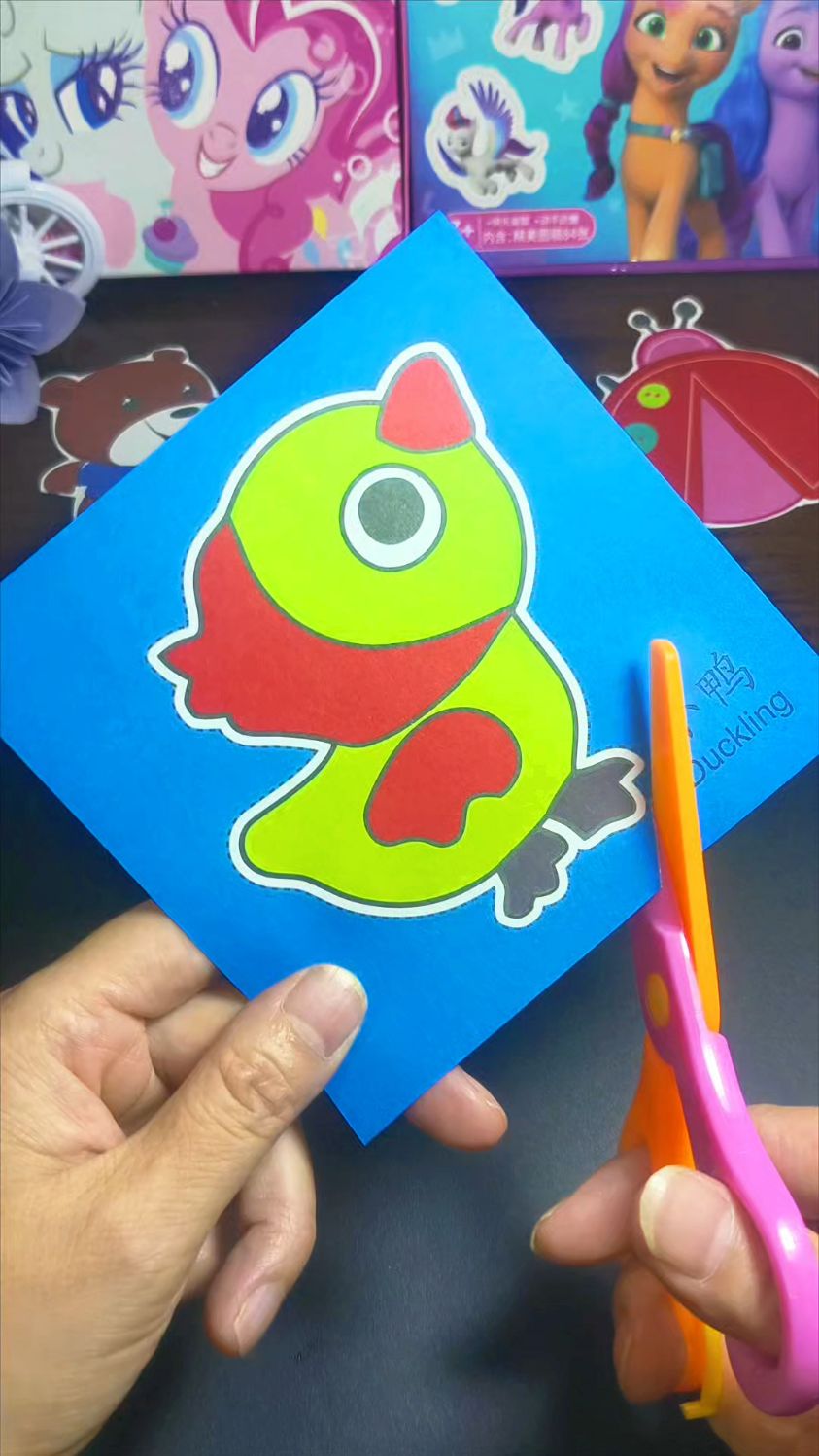 可爱的小鸭子剪纸来喽!儿童手工DIY,益智启蒙好伙伴