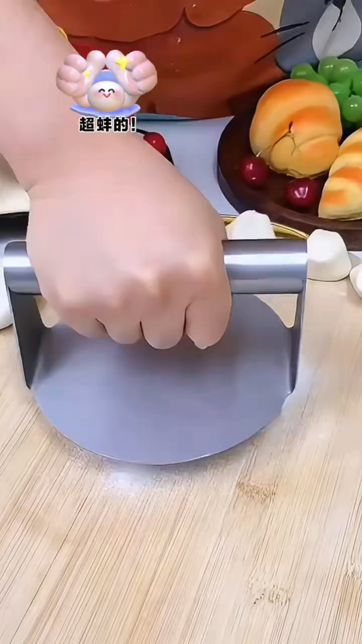 比擀面杖还好用的压饼器,擀包子皮、饺子皮、葱油饼都非常方便
