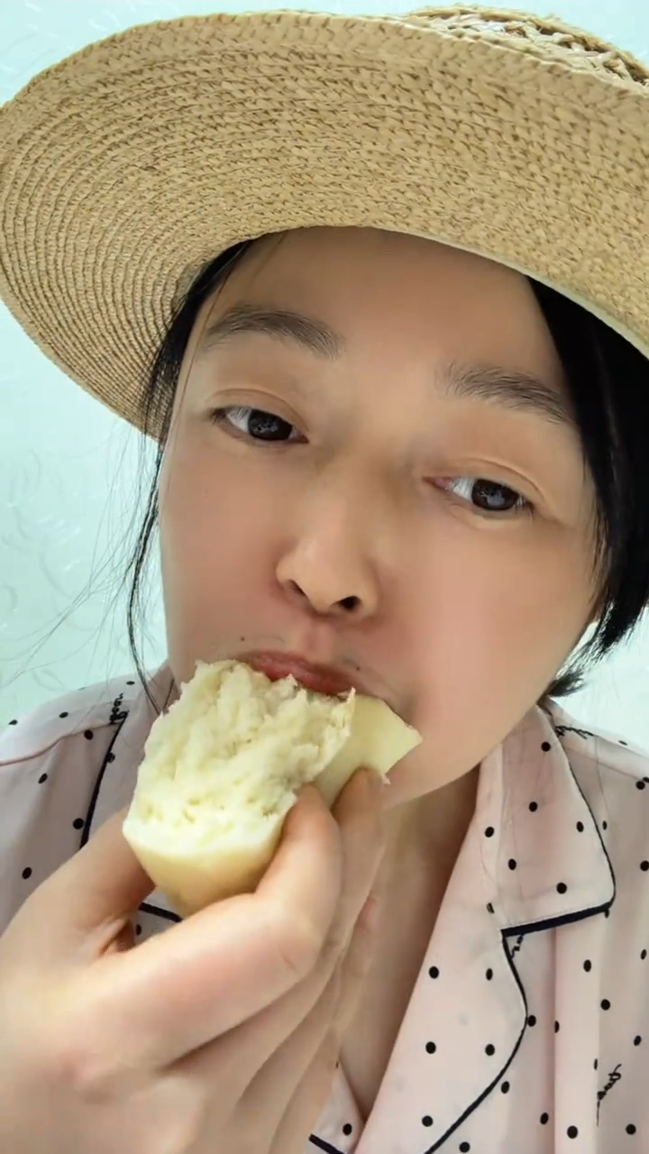 40岁大龄剩女小县城周末休息一个人的快乐生活有多爽明太鱼炖豆腐
