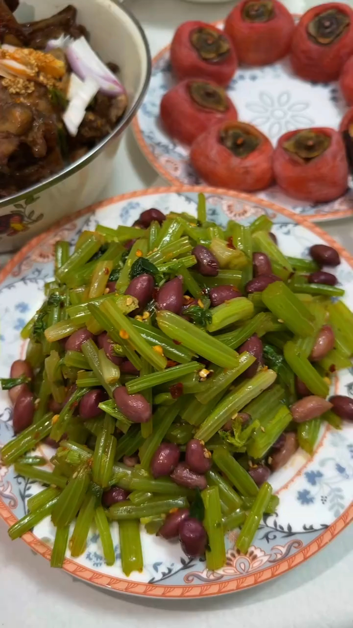 东北小县城一个人的生活，简单的晚餐也可以很温馨
