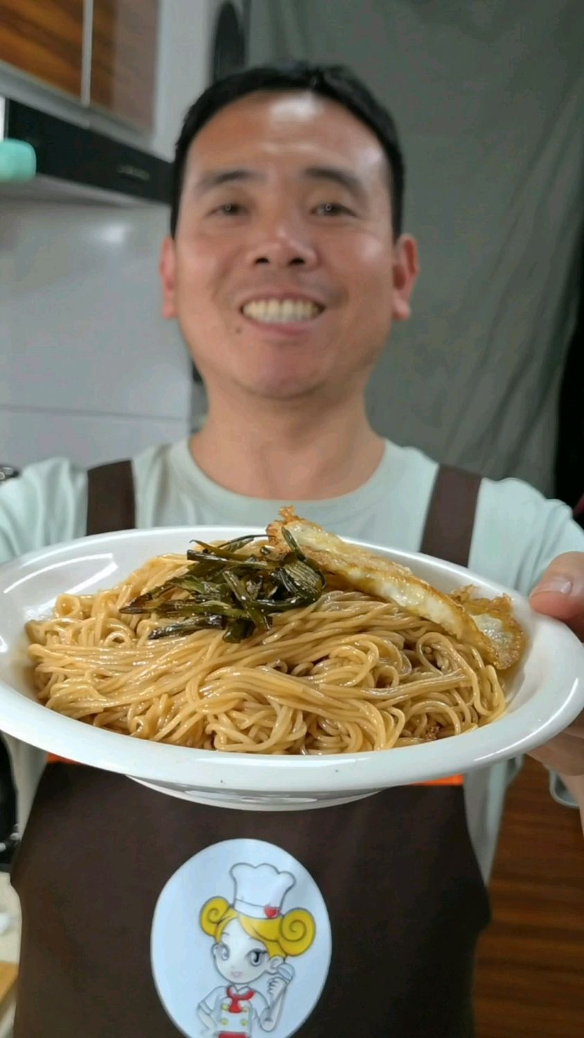 老上海葱油拌面家常做法，葱香浓郁，经典美味