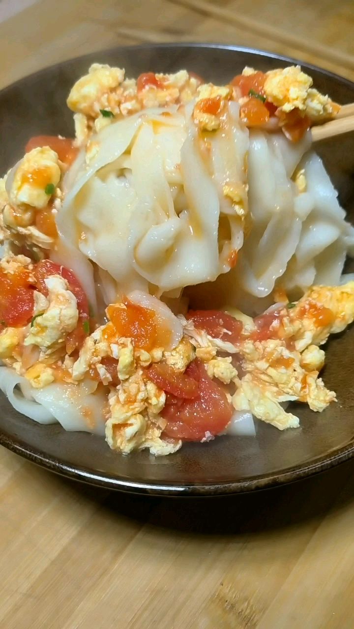 番茄鸡蛋打卤面怎么做好吃，诀窍告诉你，面条爽滑，汤鲜味浓