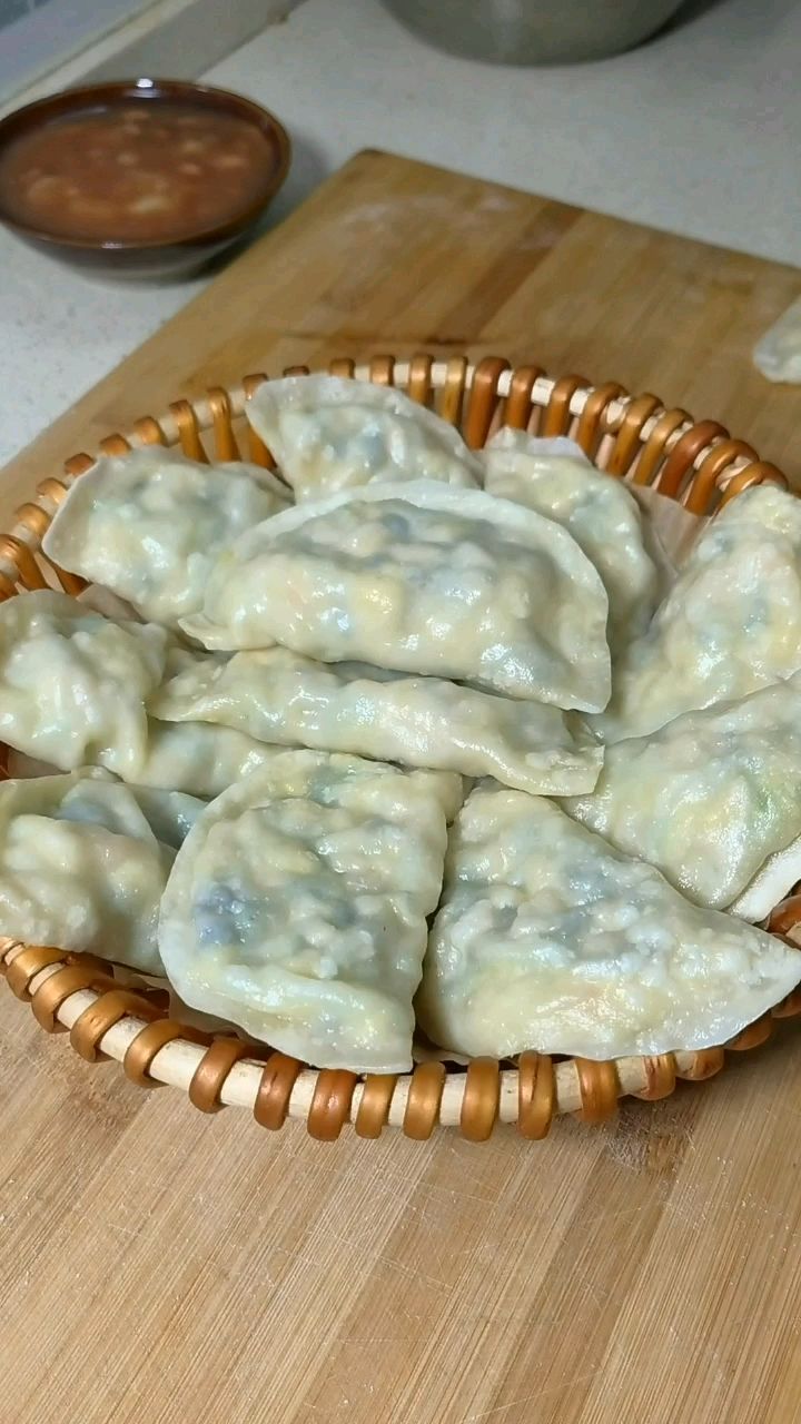 我家就喜欢吃这个素馅大包子，皮薄馅香，营养美味，凉了也不硬