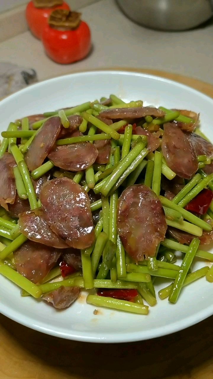 蒜苔炒腊肉，农家做法既简单，味道又鲜美