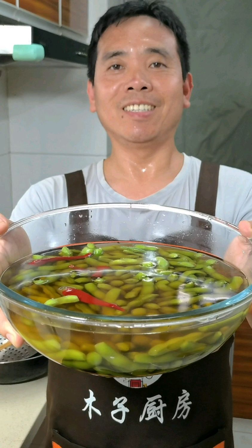 五香毛豆翠绿不发黄，只需简单两步，冷水下锅还是开水煮也很重要