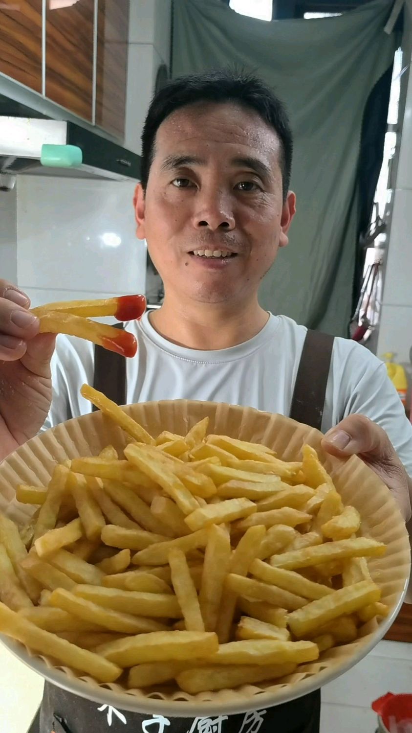大暑节气，教你在家做孩子爱吃的炸薯条，焦香酥脆，凉了也不回软
