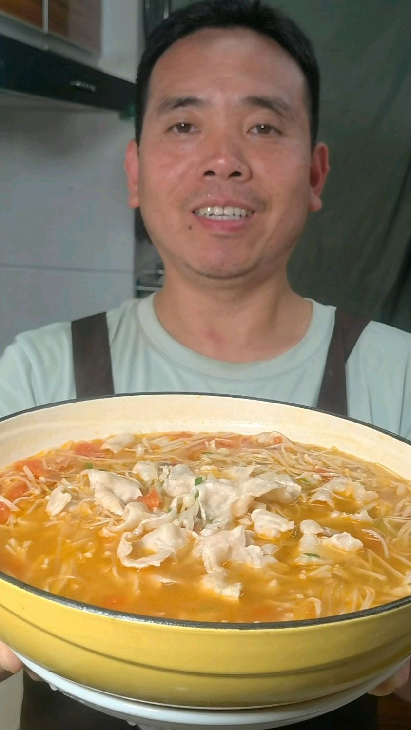 大暑节气要多吃金针菇滑肉汤，营养丰富，汤鲜味美，做法还简单