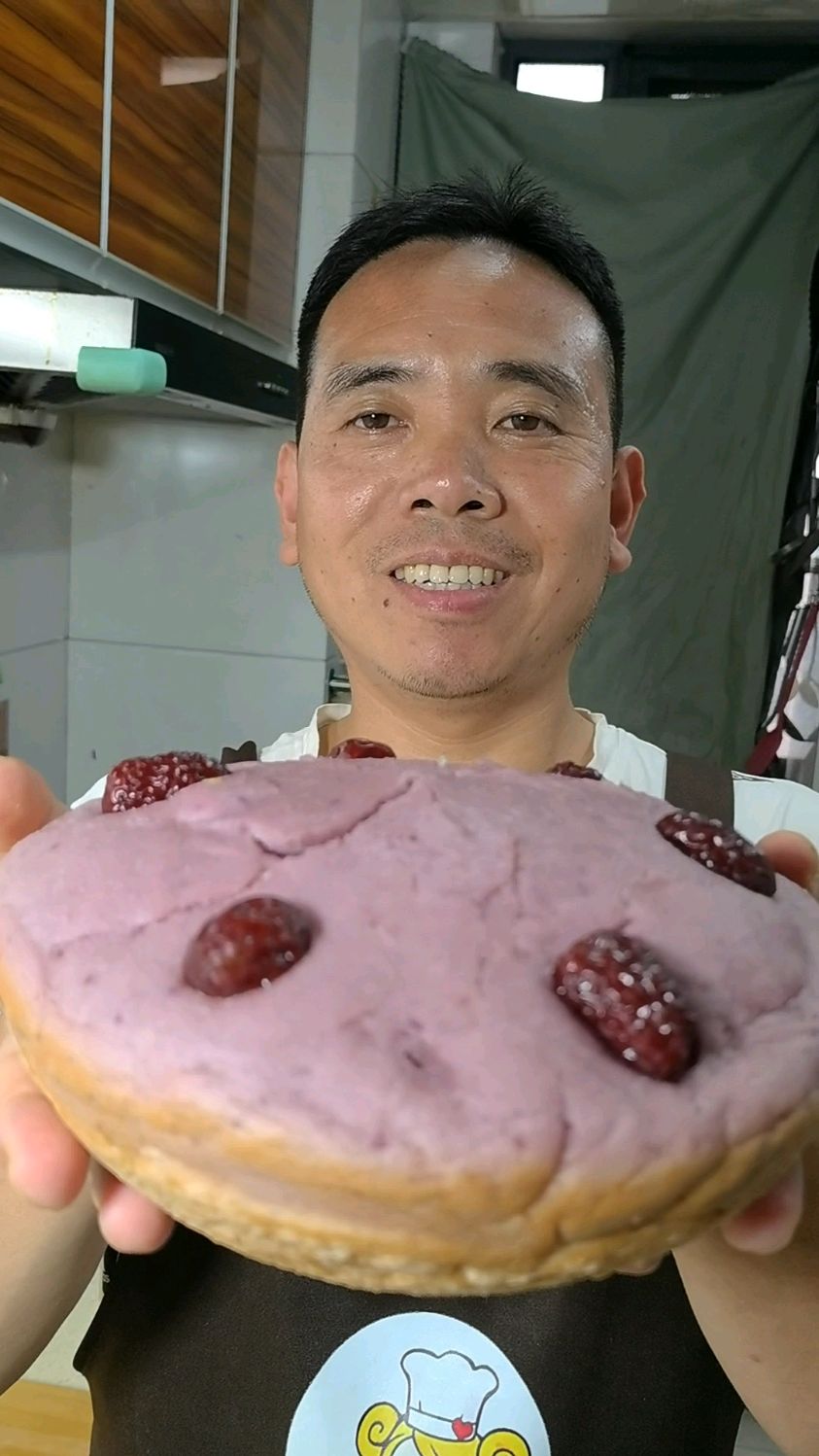 紫薯发糕营养丰富，做法简单，大人小孩出锅都抢着吃，真的太香了