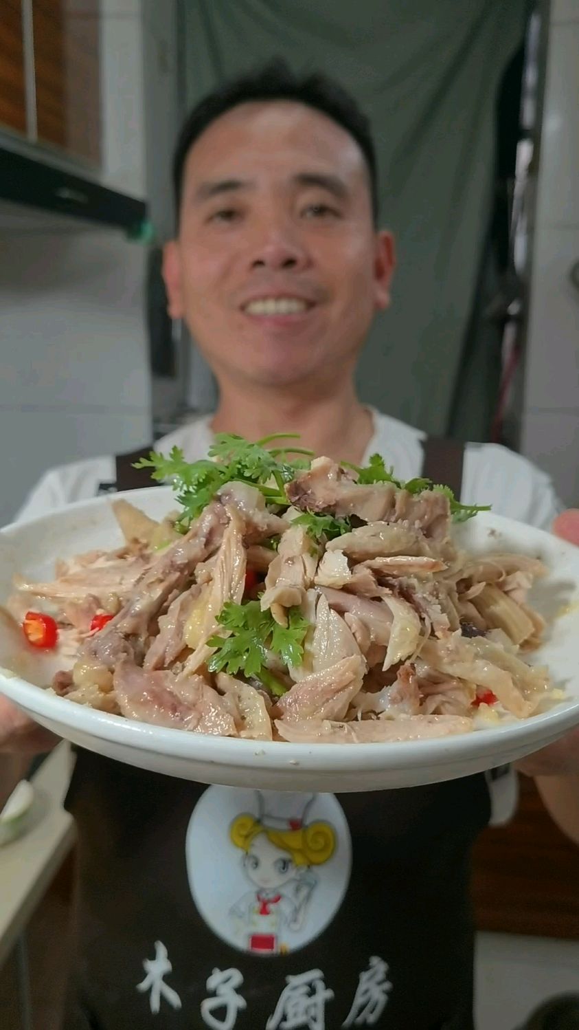 鸡腿这样做,下酒下饭,做法简单,清清爽爽的小菜,特别开胃好吃