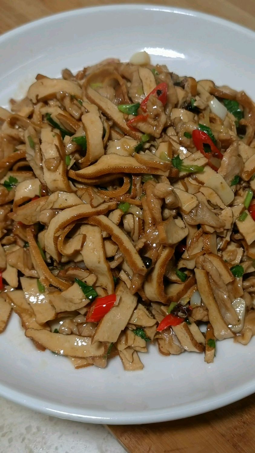 小炒豆干,很多朋友第一步就错了,难怪不好吃,大厨教你正确做法