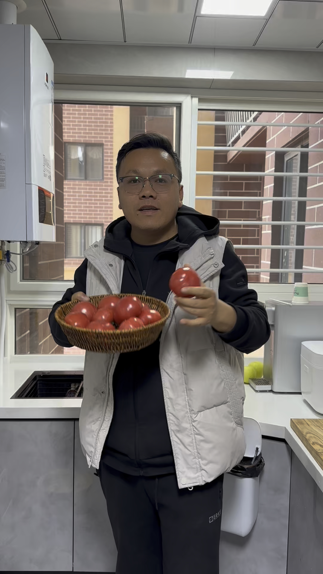 用普罗旺斯西红柿,给宝宝做西红柿鸡蛋面,她馋的口水都流出来了