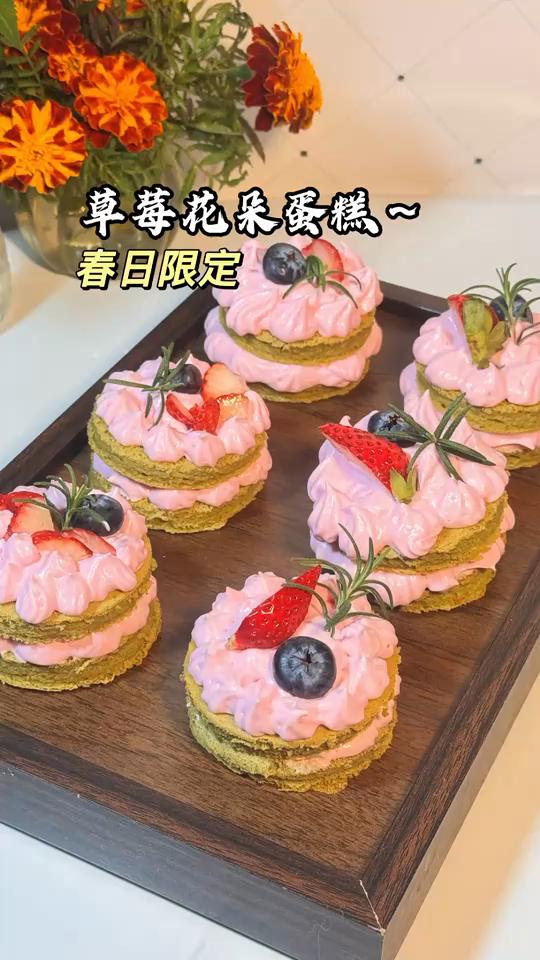年后来点清爽小甜品治愈自己～ 软乎乎的抹茶花朵蛋糕