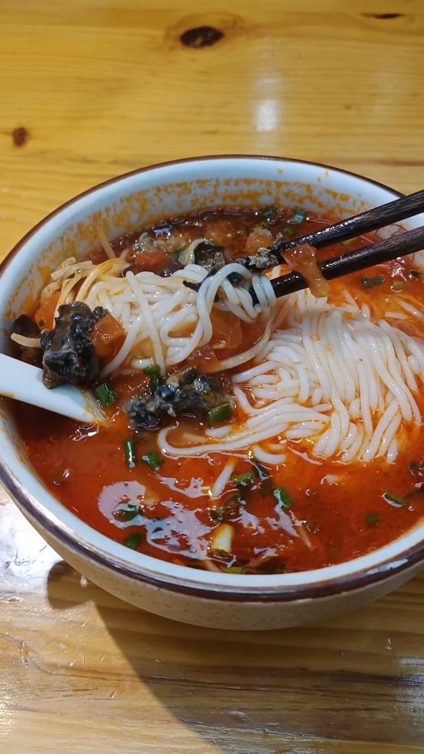 乌鸡米线好吃又营养