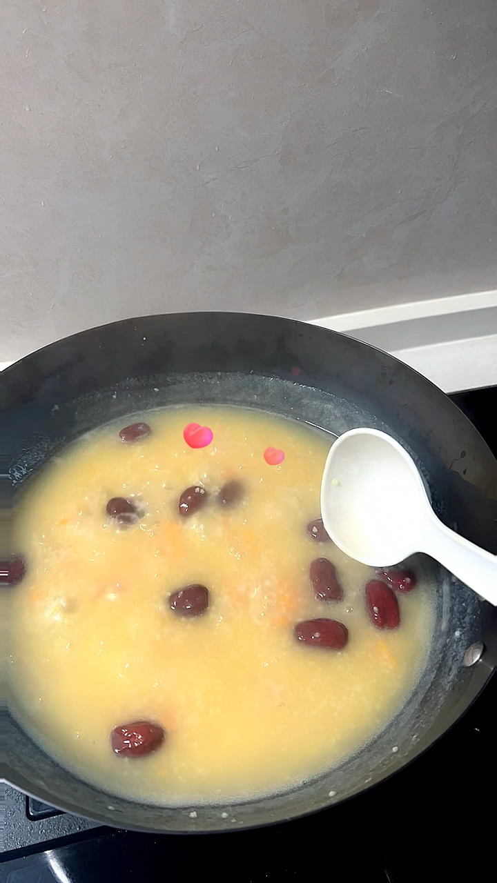 大米小米红枣葡萄干桂圆莲子粥