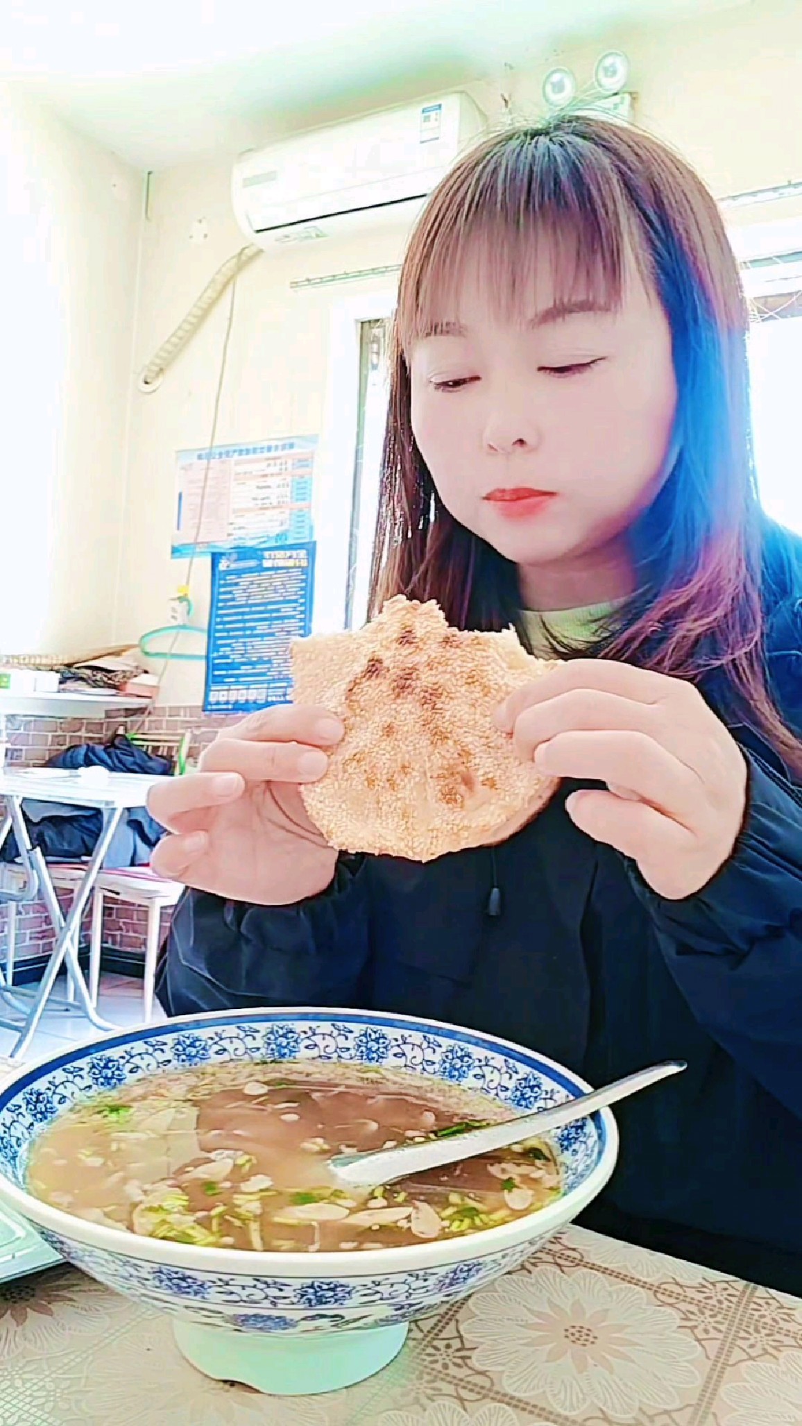 凌源羊汤吊炉烧饼一饼一汤的家乡美味,不愧为凌源美食榜首