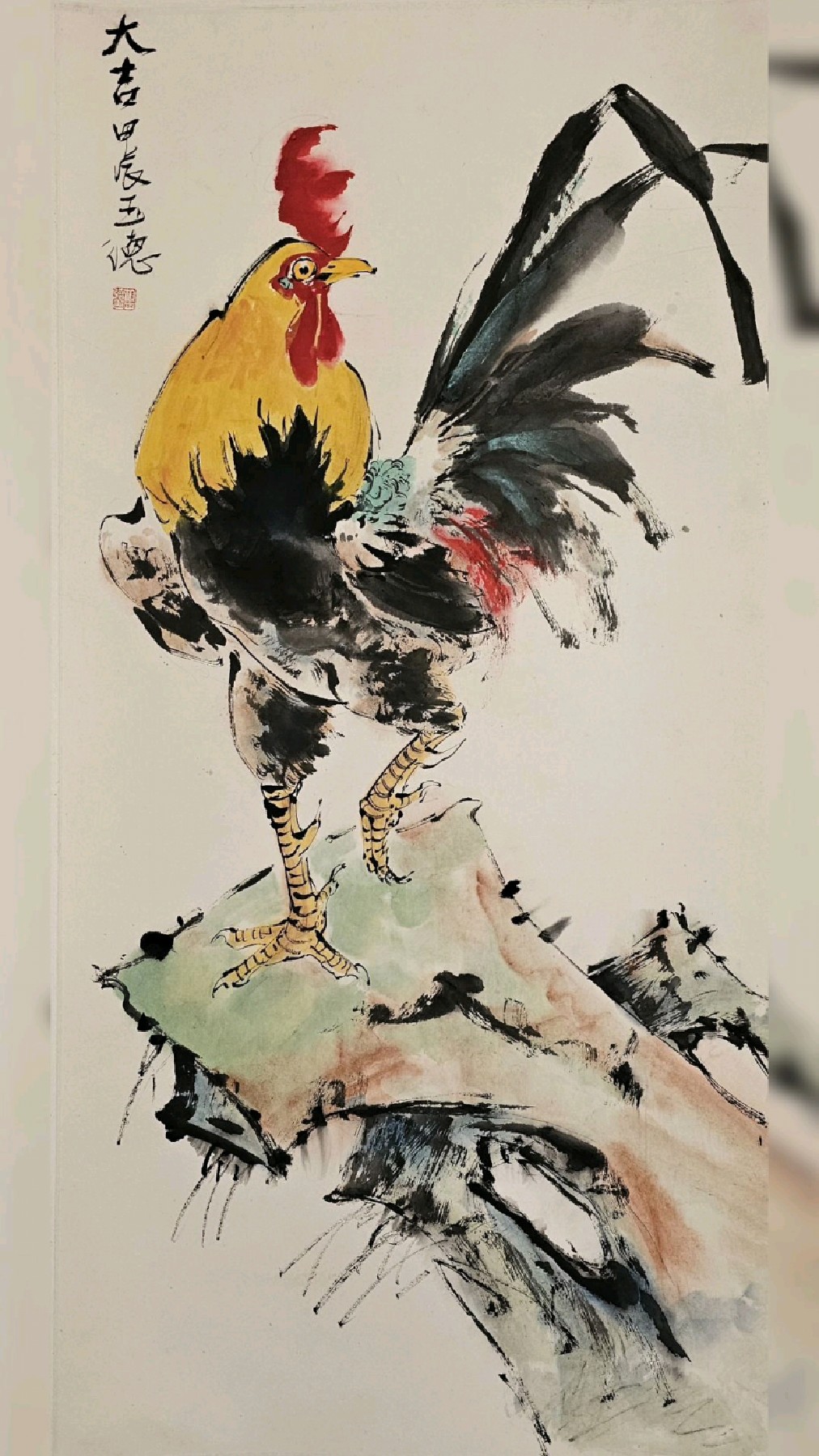 《大吉》九斤黄大公鸡站立石头国画小写意作品