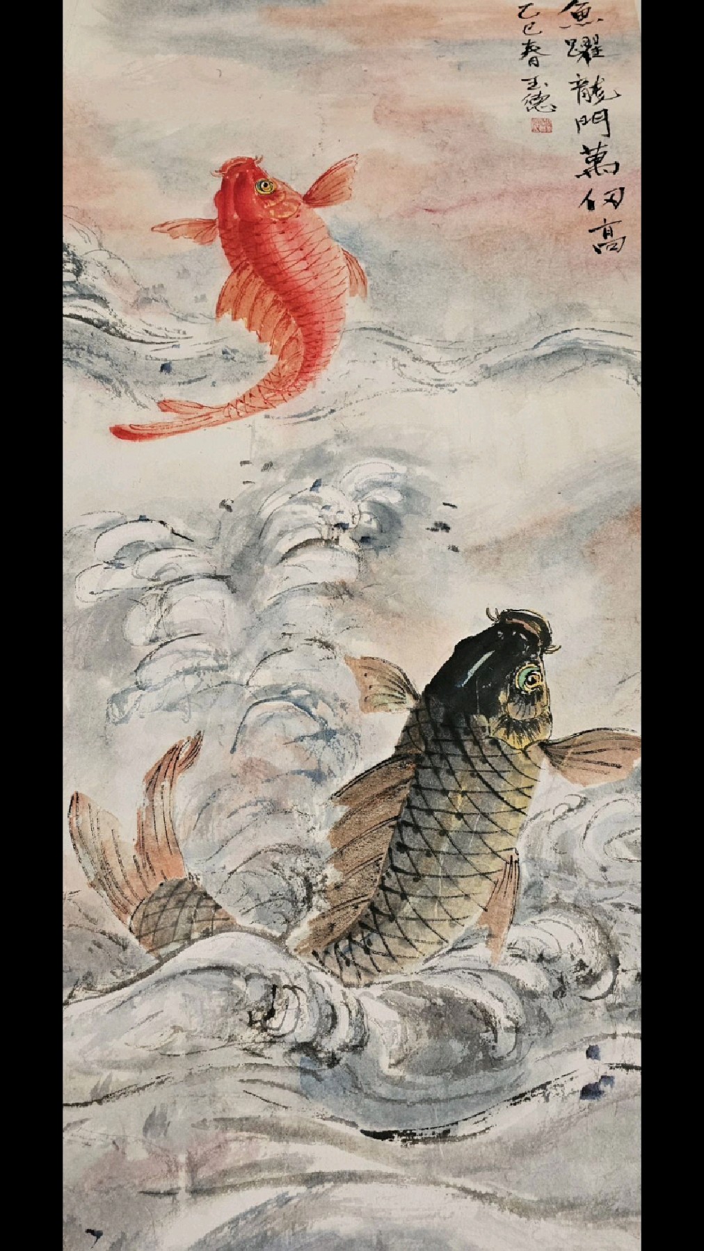 胡玉德老师创作《鱼跃龙门万仞高》红鲤鱼与墨鲤鱼跳跃动态