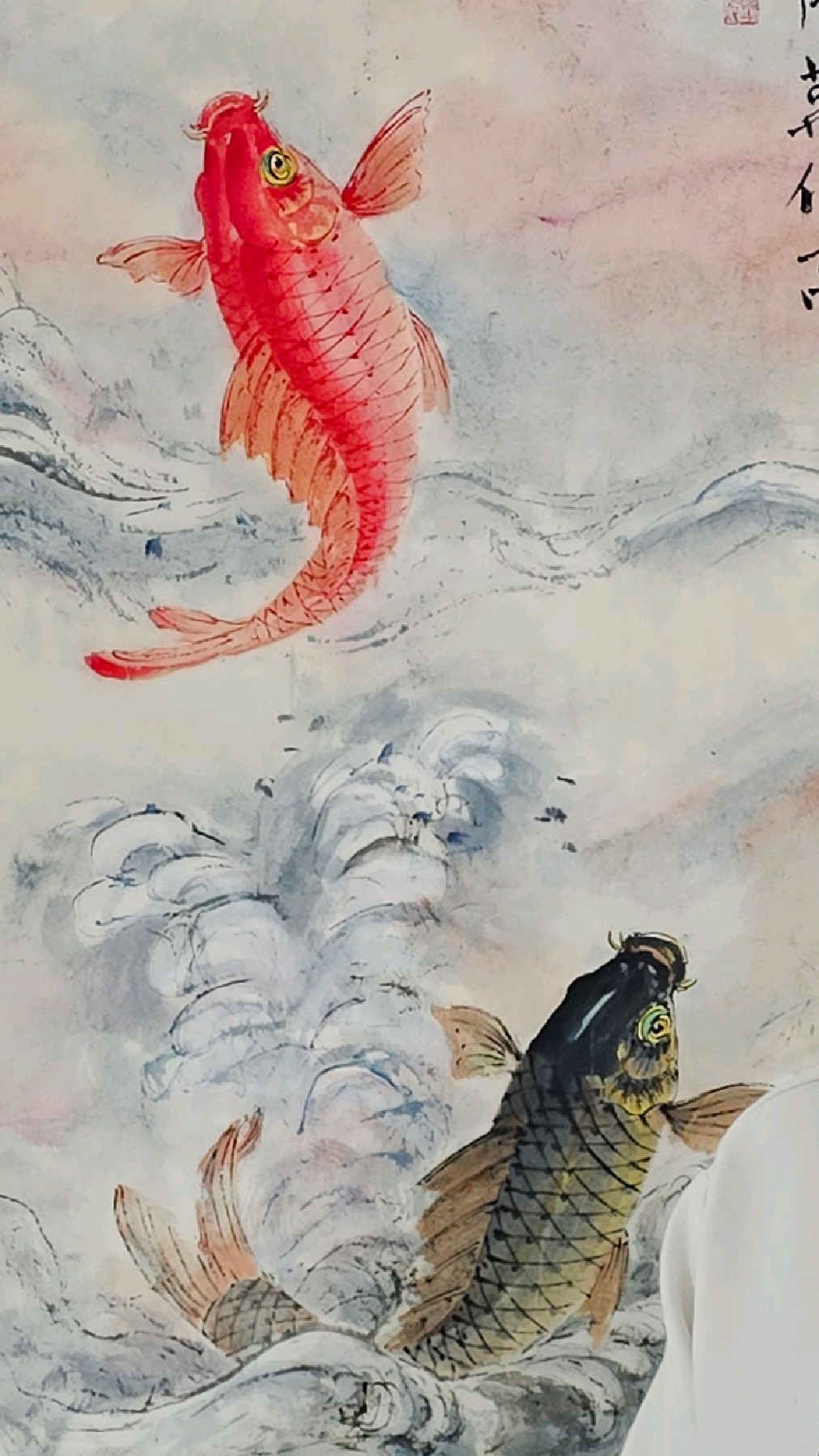 胡玉德老师创作《鱼跌龙门万仞高》黑鲤鱼与红鲤鱼组合国画