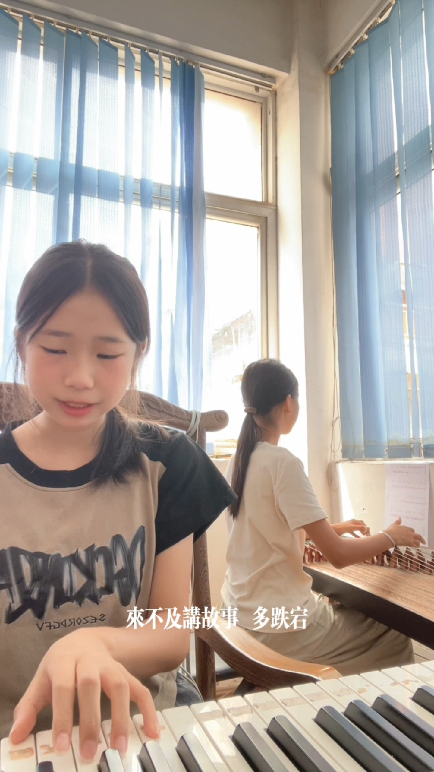 我俩闺女:钢琴古筝合奏弹唱,张起灵吴邪 ”盗墓笔记十年人间