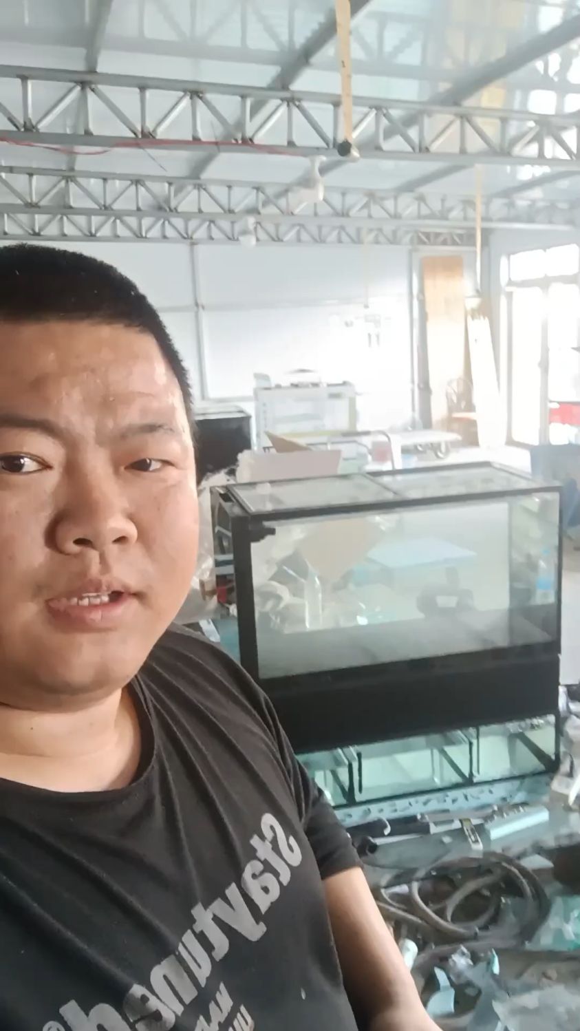 双层抽屉干湿分离盒,极窄侧溢流的。一体底滤鱼缸,带强排