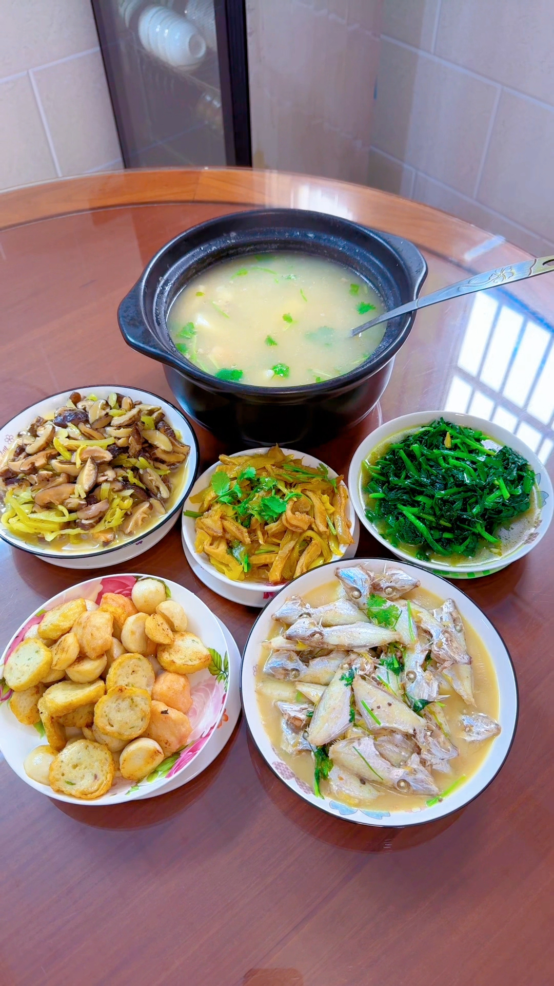 潮汕家常菜,婆婆午餐这样做,营养丰富又开胃,猪肚炒咸菜真好吃