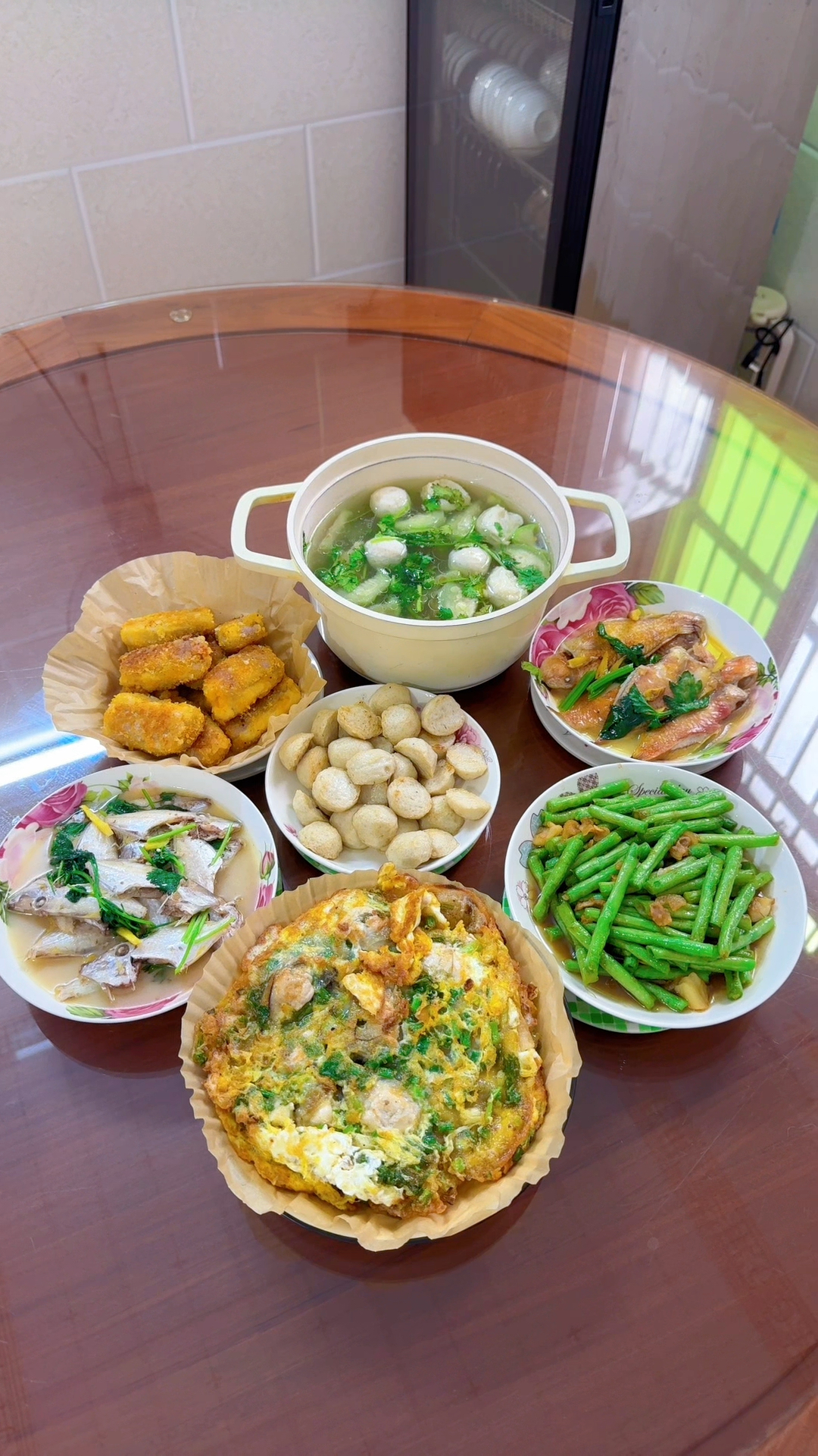 潮汕家常菜,汕头婆婆午餐做了六菜一汤,蚝烙的做法简单又好吃