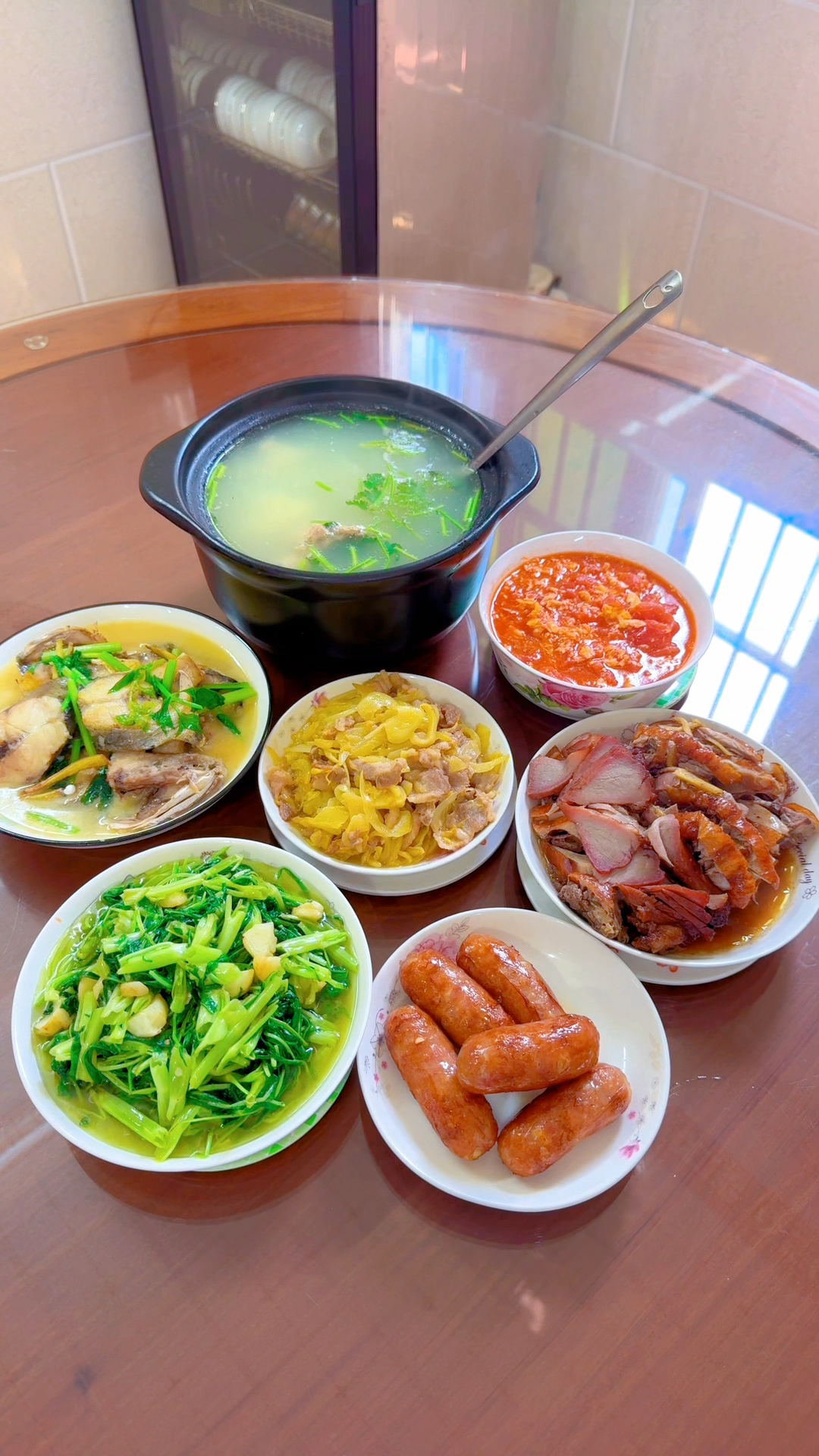 周六孩子在家吃饭,潮汕婆婆大展身手,安排六菜一汤,色相味俱全