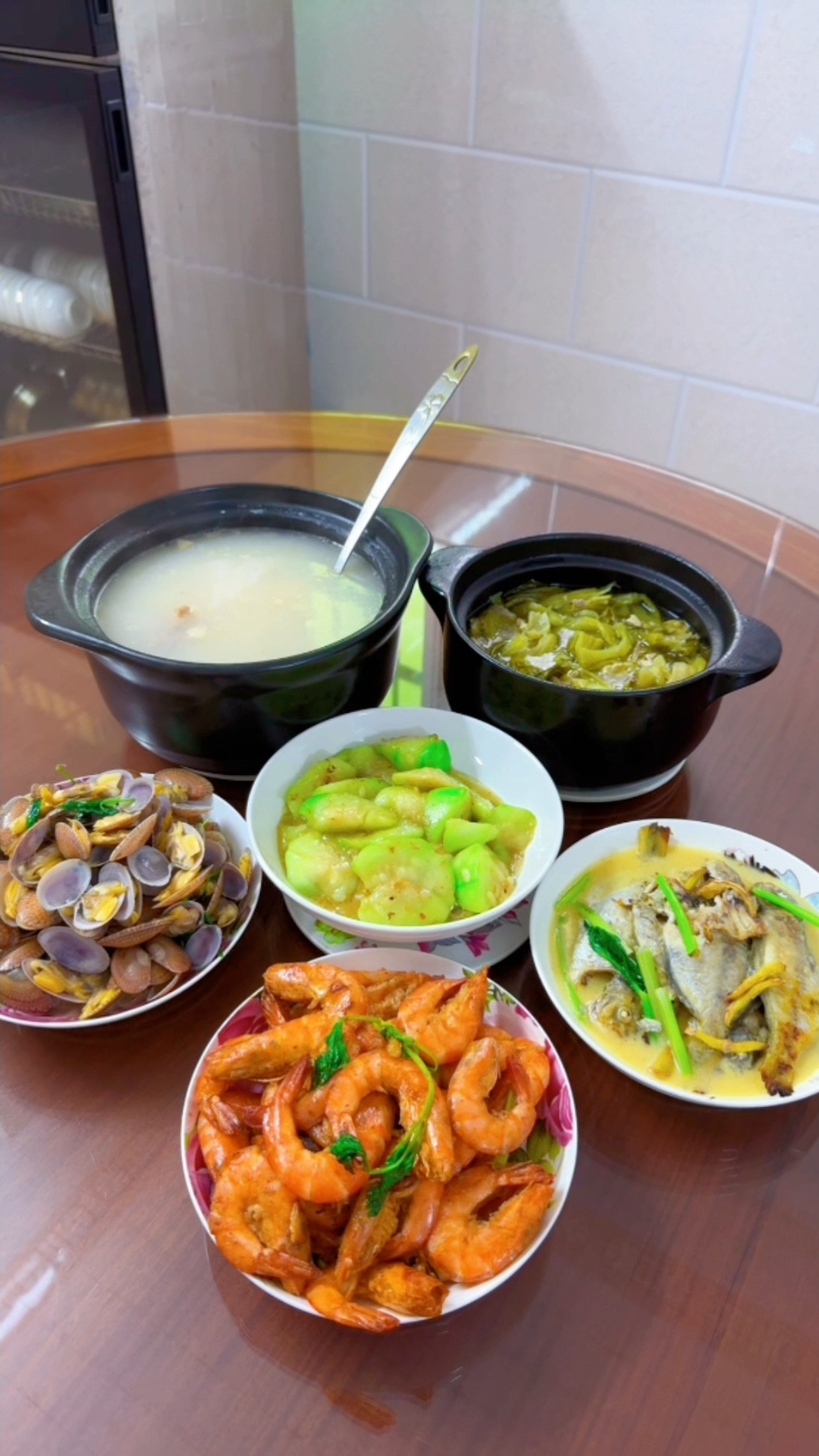 潮汕家常菜,汕头婆婆午餐做了五菜一汤,油焖虾这样做太香啦